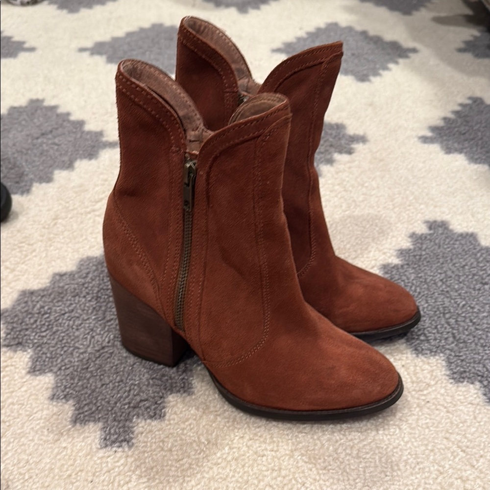 Seychelles Camel double sided zipper Ankle Booties